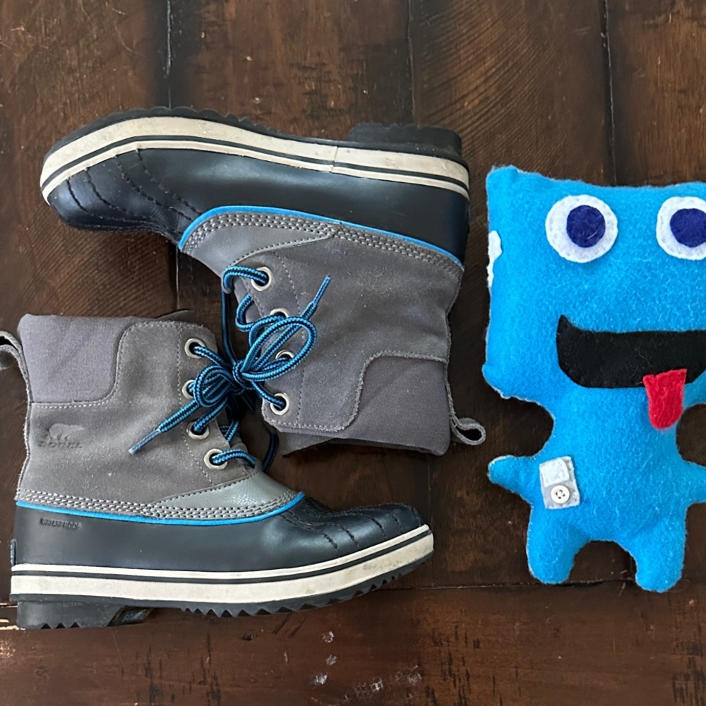 Sorel 💦 Waterproof Gray and Blue Kids Winter Boots size 3